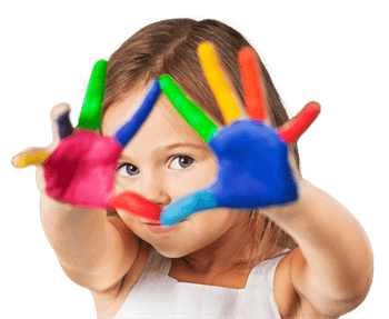 kindje met verf aan handjes1